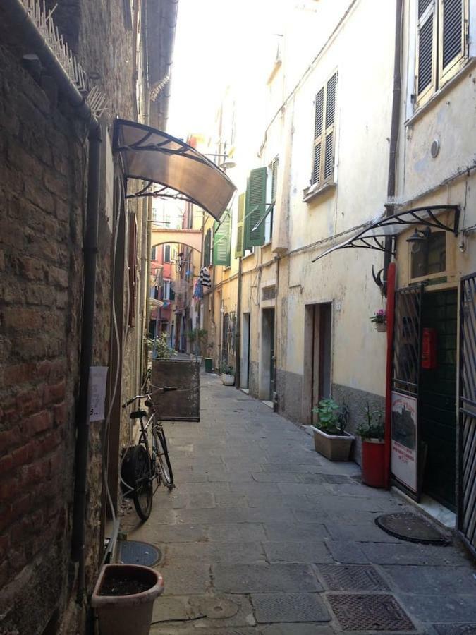 A Little Gem In The Old City Center... 莱里奇 外观 照片